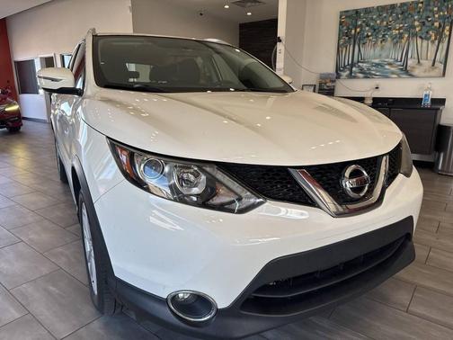 Glacier White 2017 Nissan Rogue Sport SV SUV