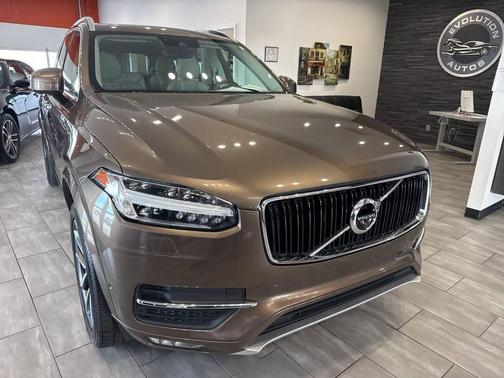 2016 Volvo XC90 T6 Momentum