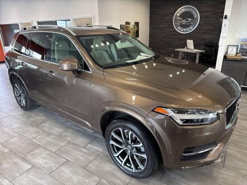 2016 Volvo XC90 T6 Momentum