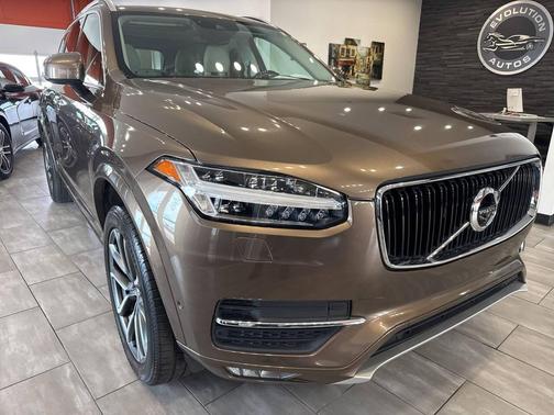 2016 Volvo XC90 T6 Momentum
