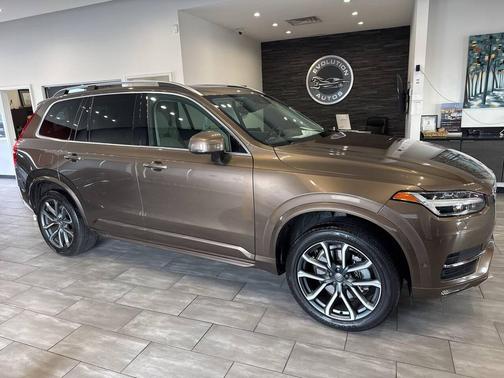 2016 Volvo XC90 T6 Momentum