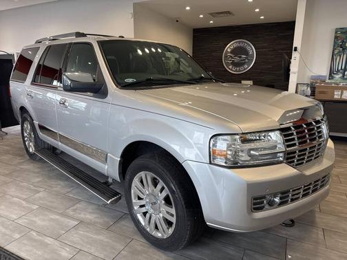 2012 Lincoln Navigator Base