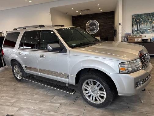 2012 Lincoln Navigator Base