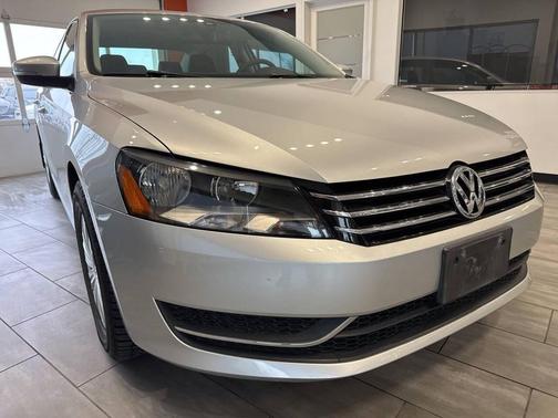 Silver 2015 Volkswagen Passat 1.8T Auto SE Sedan