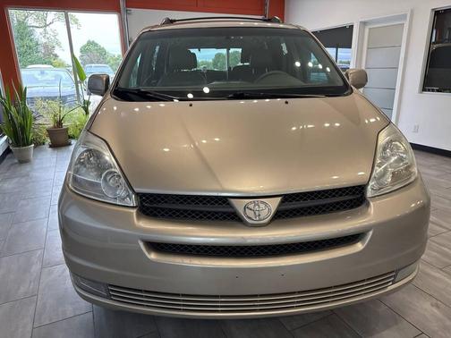 2005 Toyota Sienna XLE