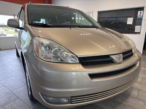2005 Toyota Sienna XLE