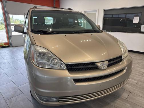 2005 Toyota Sienna XLE