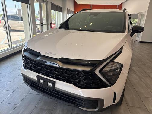 White 2023 Kia Sportage X-Line