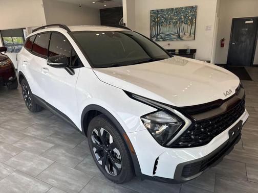 Glacial White Pearl 2023 Kia Sportage X-Line