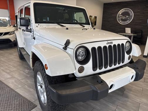 Bright White Clear Coat 2014 Jeep Wrangler Unlimited Sahara SUV