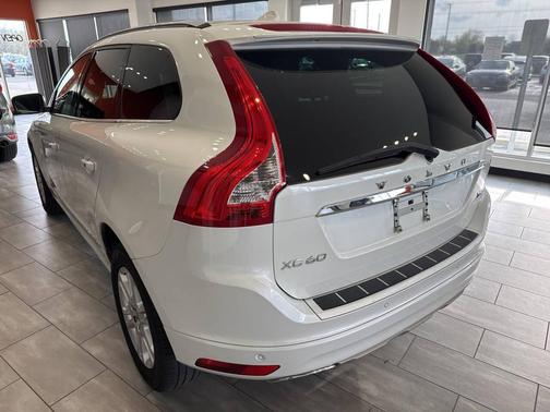 Crystal White Pearl Metallic 2016 Volvo XC60 T5 Drive-E Premier