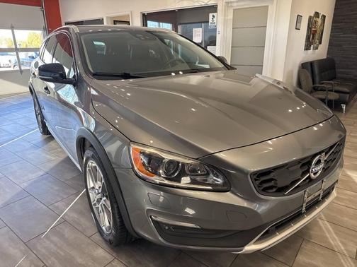 2018 Volvo V60 Cross Country T5 Platinum