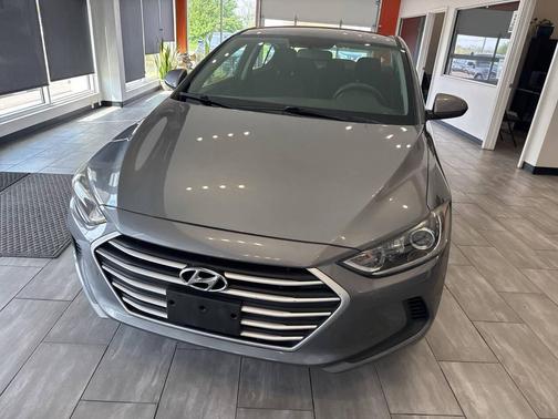 2018 Hyundai ELANTRA SE