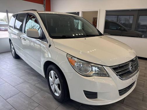 2011 Volkswagen Routan SE 4dr Mini Van