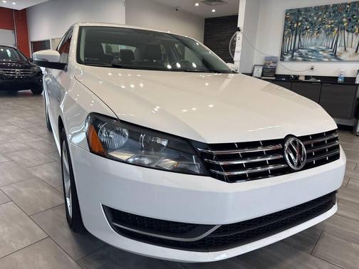 2013 Volkswagen Passat 2.0 TDI SE w/ Sunroof