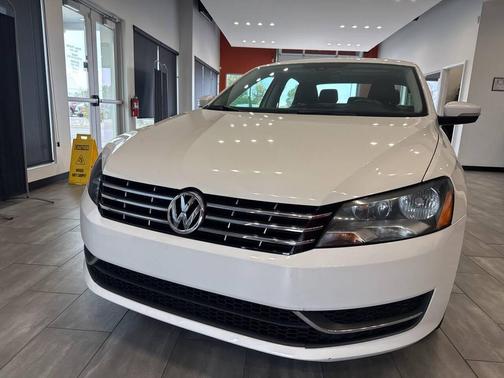2013 Volkswagen Passat 2.0 TDI SE w/ Sunroof