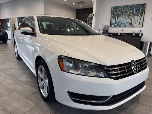 2013 Volkswagen Passat 2.0 TDI SE w/ Sunroof