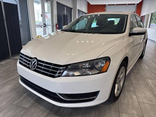 2013 Volkswagen Passat 2.0 TDI SE w/ Sunroof