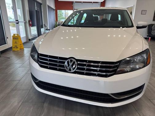 2013 Volkswagen Passat 2.0 TDI SE w/ Sunroof