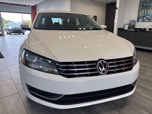 2013 Volkswagen Passat 2.0 TDI SE w/ Sunroof