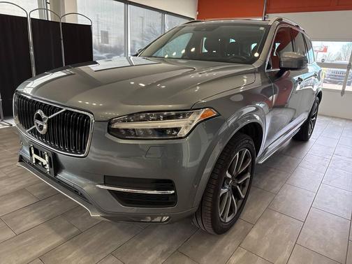 2018 Volvo XC90 T6 Momentum