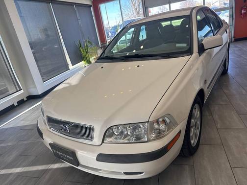 2001 Volvo S40 Base