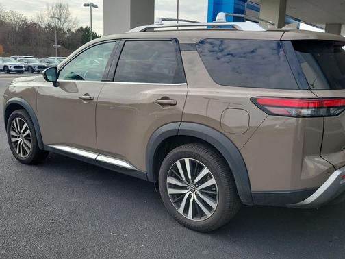 2023 Nissan Pathfinder Platinum 4WD