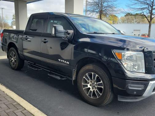 2022 Nissan Titan SV