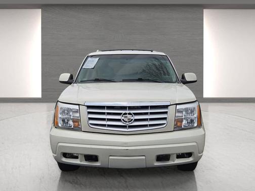 2002 Cadillac Escalade Base