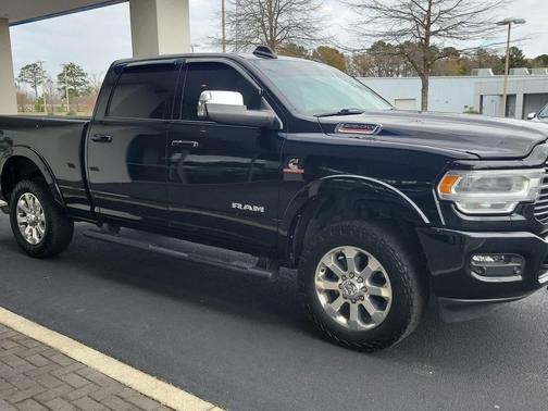 2022 RAM 2500 Laramie Crew Cab 4x4 6'4' Box