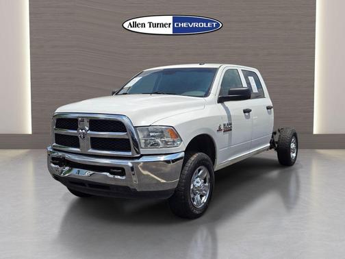 Bright White Clearcoat 2018 RAM 2500 Tradesman Crew Cab 4x4 8' Box