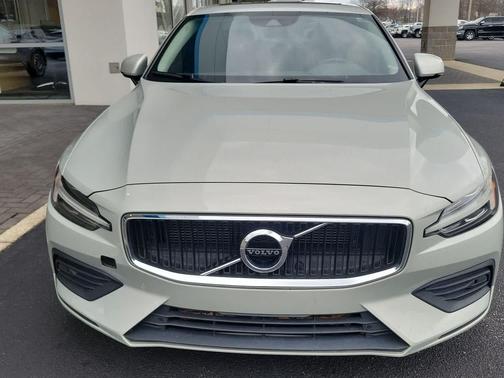 2020 Volvo S60 T6 Momentum