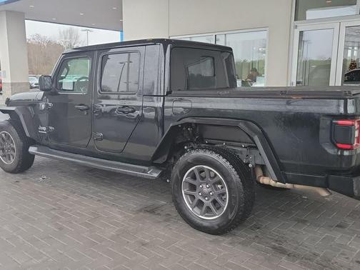 2022 Jeep Gladiator Overland