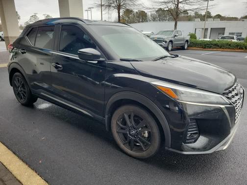 2023 Nissan Kicks SR