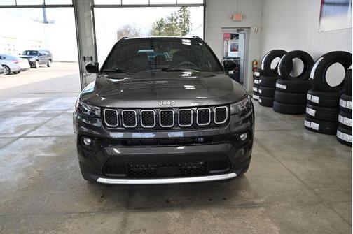 Granite Crystal Metallic Clearcoat 2023 Jeep Compass Limited