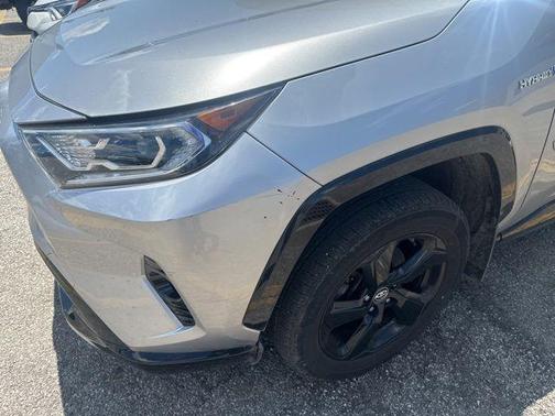 Silver Sky Metallic 2019 Toyota RAV4 Hybrid SE
