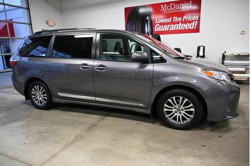 2019 Toyota Sienna XLE