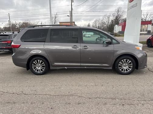 2019 Toyota Sienna XLE