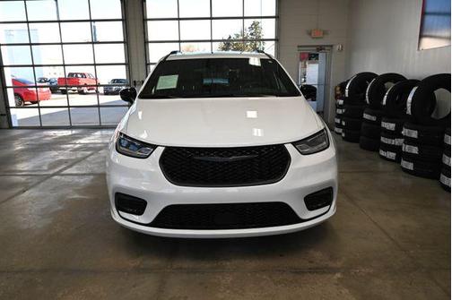 Bright White Clearcoat 2025 Chrysler Pacifica Limited