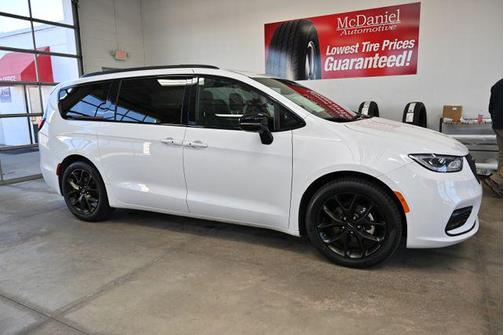 Bright White Clearcoat 2025 Chrysler Pacifica Limited