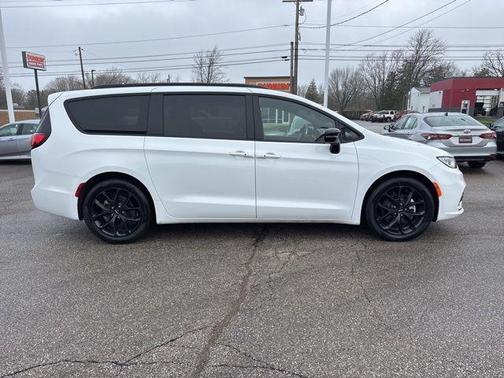 2025 Chrysler Pacifica Limited