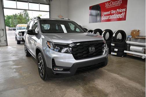 Silver Metallic 2022 Honda Passport AWD Elite