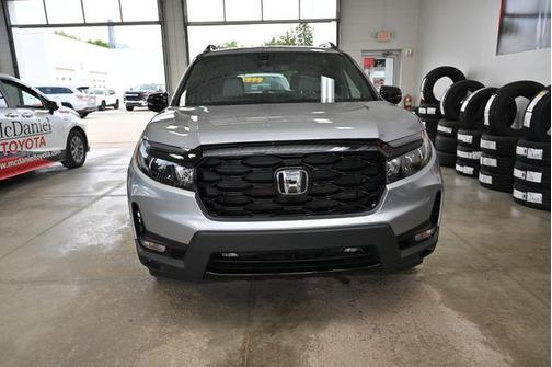 Silver Metallic 2022 Honda Passport AWD Elite