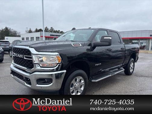 Diamond Black Crystal Pearlcoat 2024 RAM 2500 Big Horn Crew Cab 4x4 6'4' Box