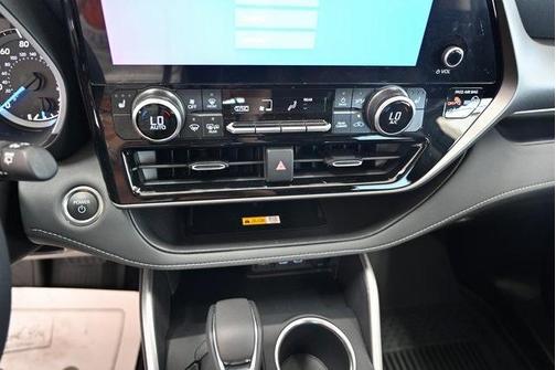 2025 Toyota Highlander Hybrid XLE