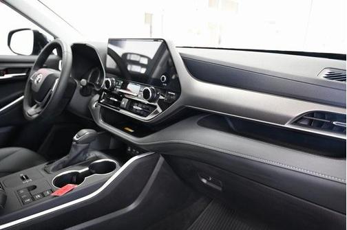 2025 Toyota Highlander Hybrid XLE