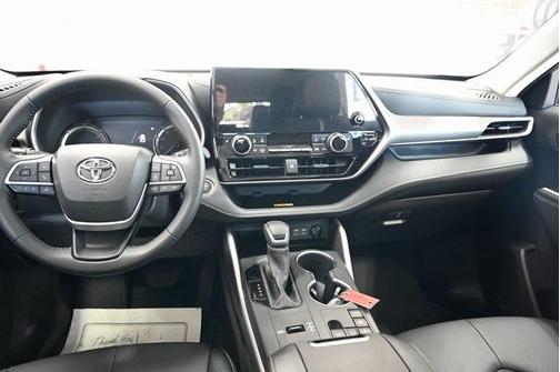 2025 Toyota Highlander Hybrid XLE