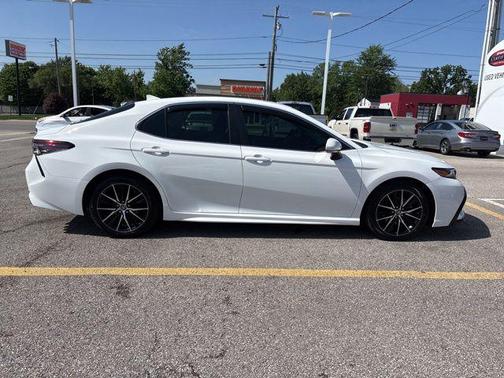 White 2022 Toyota Camry SE