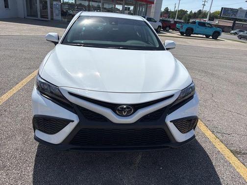 White 2022 Toyota Camry SE