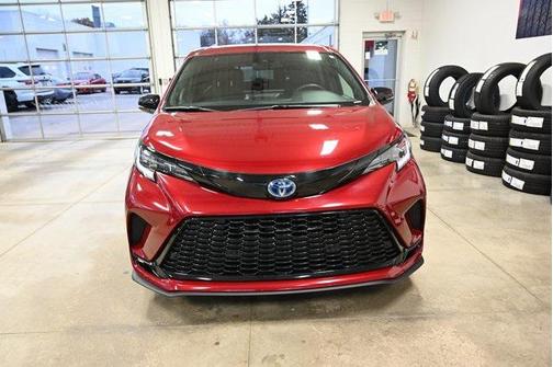 2025 Toyota Sienna XSE 7 Passenger